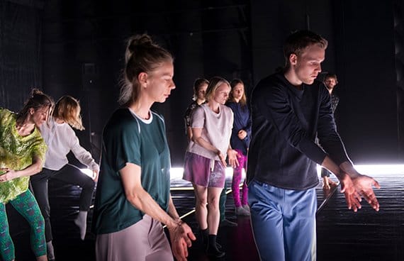 Ur dansföreställningen A Line_up