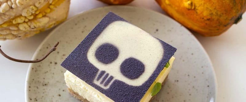 Utställningsbakelse för Jan Håfström – Den vita bussen