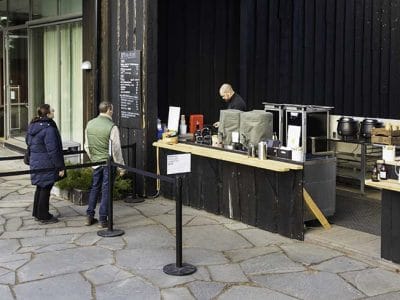 Foto av vårt utecafé under våren