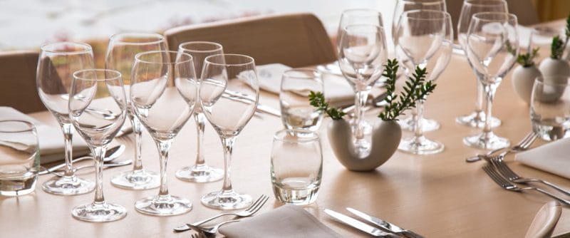 Bild på uppdukat bord