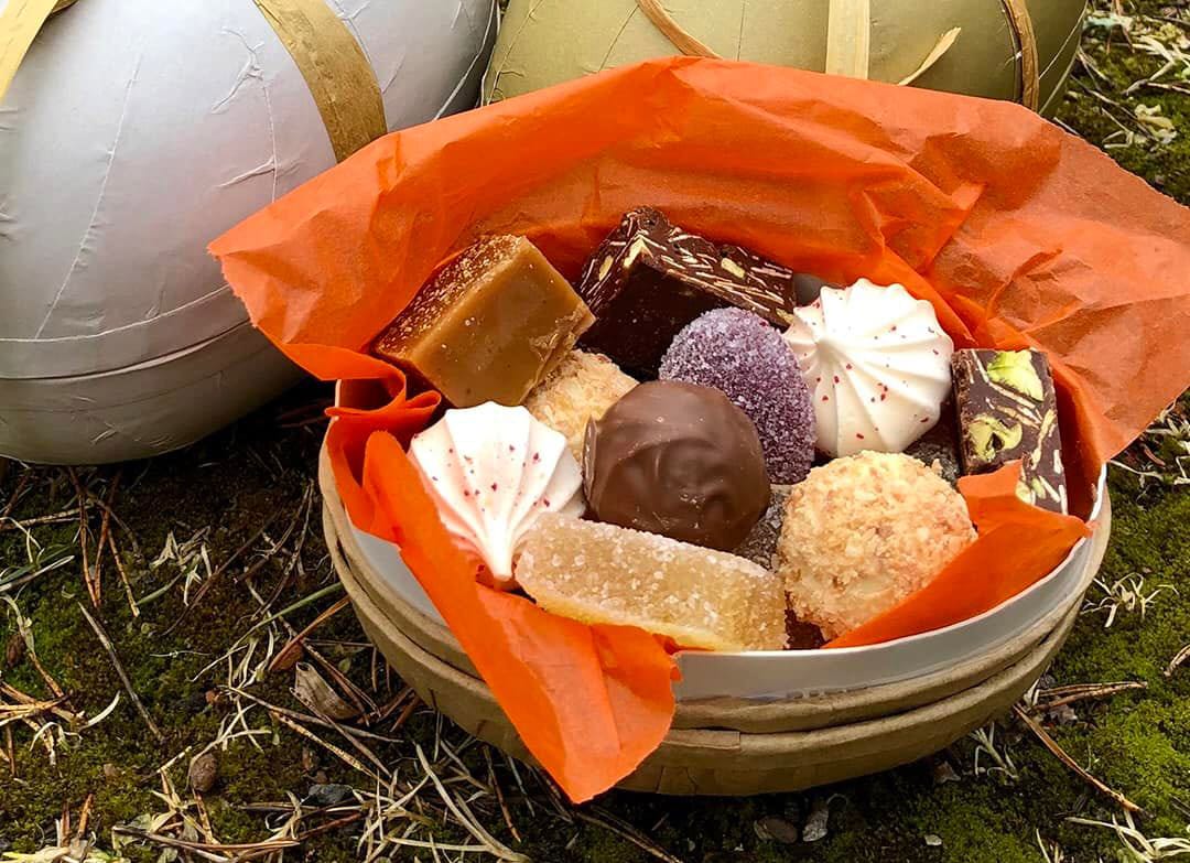 Påskägg fullt med godis