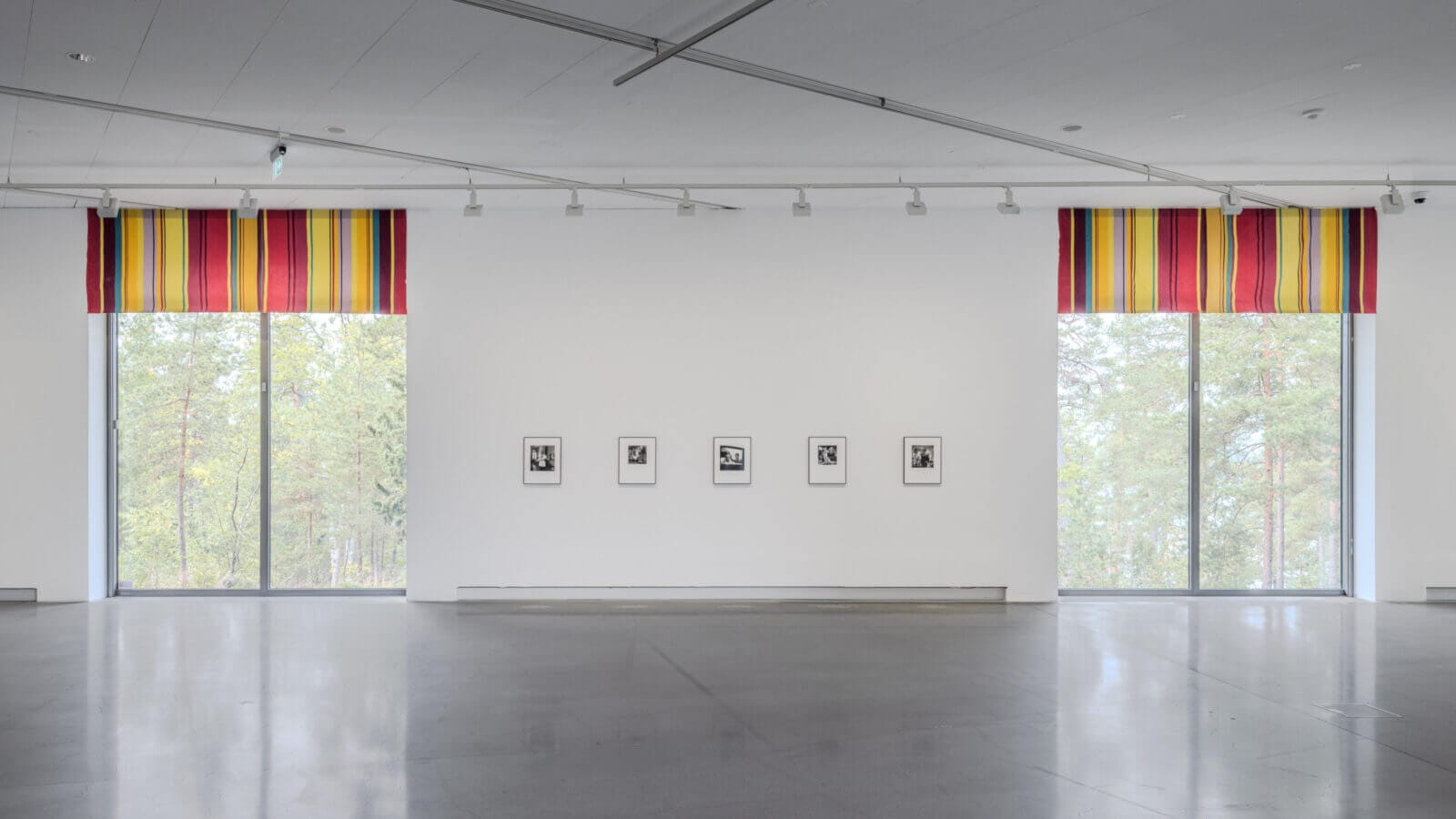 Utställningsvy Muserna som inspirerade och utmanade Picasso, Artipelag. Verk: Lee Miller © Lee Miller Archives, England 2025. All rights reserved. www.leemiller.co.uk.