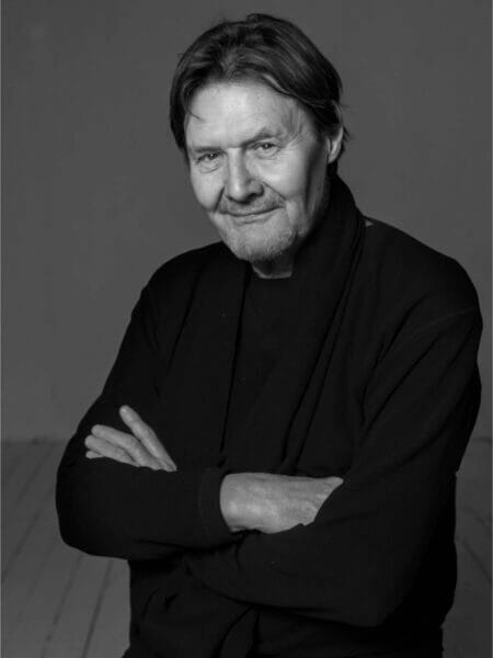 Svartvitt porträtt av Johan Rabaeus.