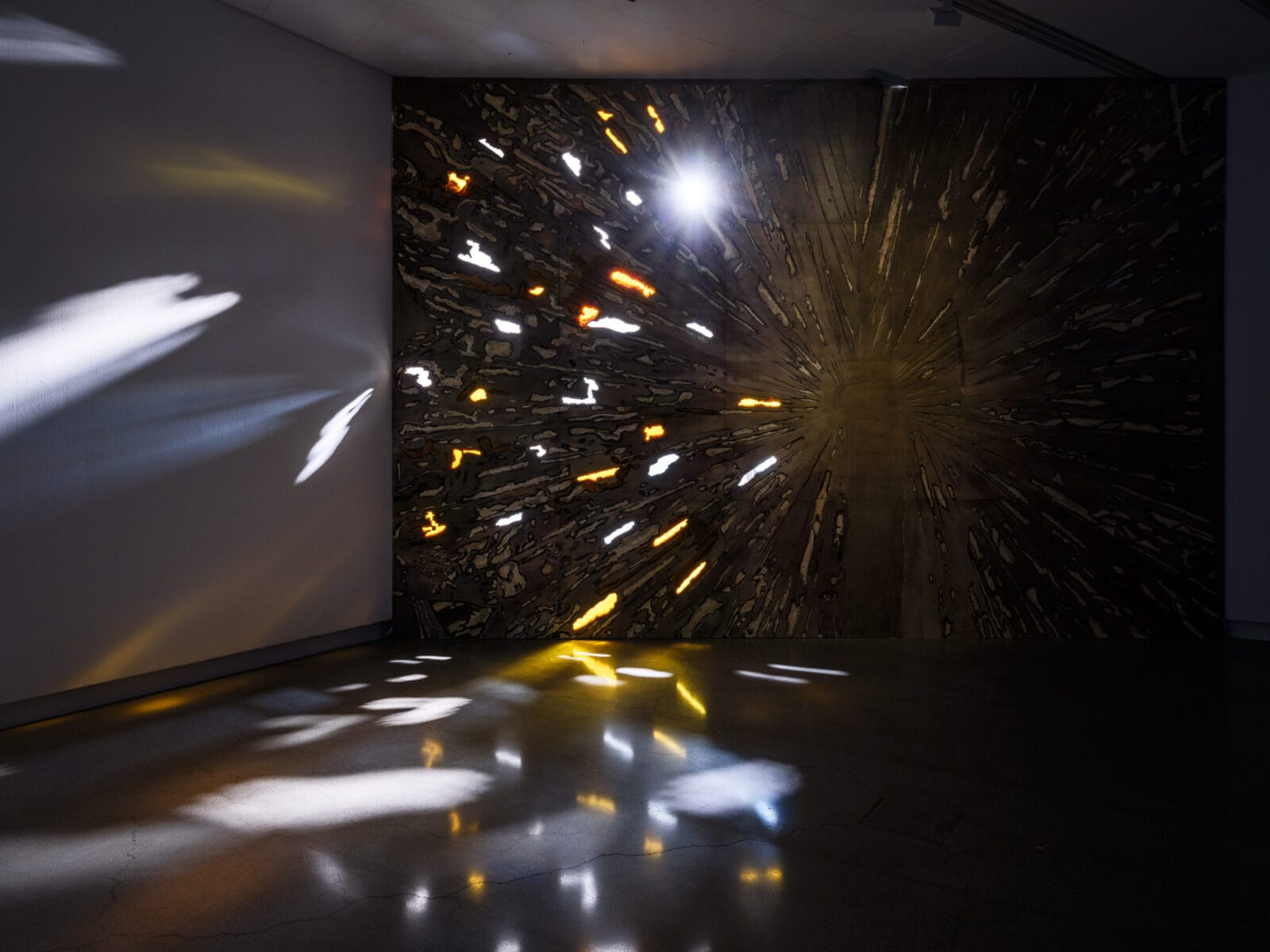 Installation från Apichaya Wanthiangs utställning på Artipelag.