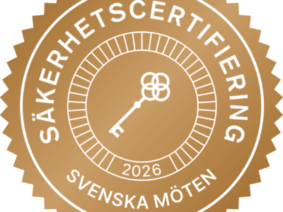 En rund logga gällande säkerhetscertifiering från Svenska Möten.