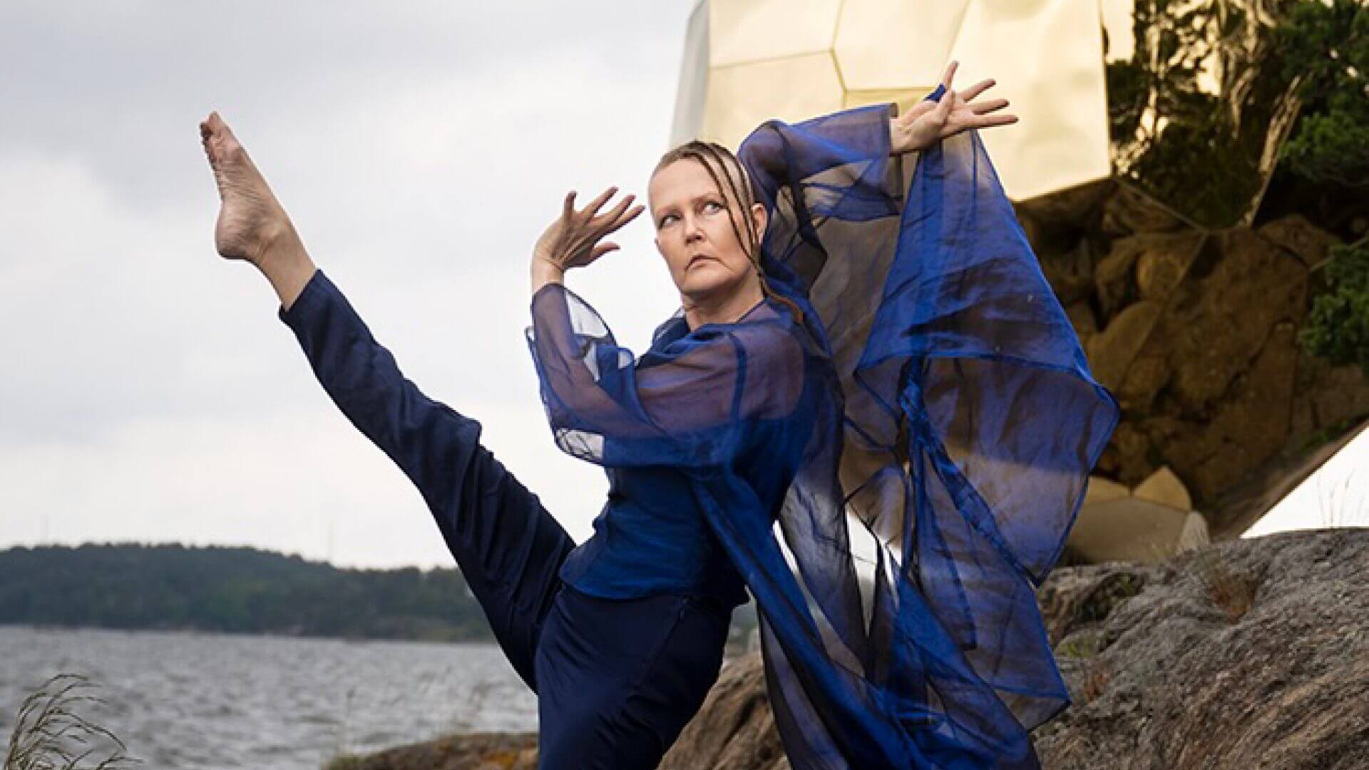 Virpi Pahkinen som dansar